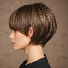 Modern Pixie Haircut, Modern Pixie, Pixie Haircut Ideas, Short Hair Tomboy, Short Hair Trends, Hairdos For Short Hair, Chin Length Hair, Medium Short Hair, Hair Inspiration Short