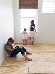 Plywood in its natural state as a floor. Cut to very wide strips. Very natural. Plywood Plank Flooring, Plywood Projects, Plywood Kitchen, Wood Projects Plans, Modern Flooring, Wood Floors Wide Plank