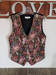 Vest Summer Outfits For Women, Embroidery Vest Outfit, Vintage Vest Outfits For Women, Floral Vest Outfit, Vintage Vest Outfit, Brocade Waistcoat, Floral Waistcoat, Victorian Vest, Brocade Vest