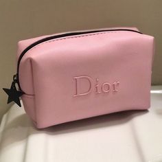 Makeup Bag Png, Aesthetic Footwear, Dior Makeup Bag, Chanel Makeup Bag, Teen Doctor, Footwear For Women, Women Aesthetic, Dior Makeup, Makeup Items