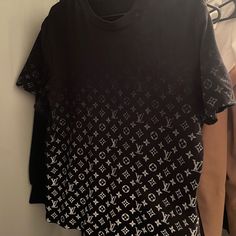 Men Louis Vuitton Monogram T-Shirt Size Medium Black And White Monogram Retail $1030 Authentic Great Condition Free Shipping Monogram Tshirt, Louis Vuitton Shirts, Men Louis Vuitton, Monogram T Shirts, Louis Vuitton Monogram, Tee Shirts, Louis Vuitton, Monogram, Mens Shirts