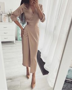 Classy Dress For Plus Size Women, Dress Design Ideas, Evening Dress Collection, Girls Dress Outfits, Soiree Dress, Women Dresses Classy, Elegant Dresses Classy, Modesty Fashion, Long Sleeve Evening Dresses