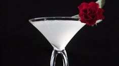 White Cosmopolitan, White Cosmo, White Cranberry Juice, Cranberry Cocktail, Jasmine Green Tea, Ocean Spray, Cocktail Ingredients, Mocktail Recipe, Valentines Food