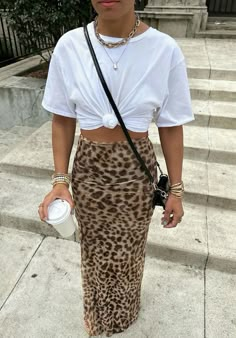 Leopard Print Skirt Outfit, Printed Skirt Outfit, Looks Pinterest, Mode Zara, Skandinavian Fashion, Chique Outfits, Rock Outfit, Leopard Print Skirt, Looks Street Style