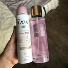 فيكتوريا سيكريت, Profumo Victoria Secret, Perfume Body Spray, Bath And Body Works Perfume, Shower Skin Care, Victoria Secret Perfume, Pretty Skin Care, روتين العناية بالبشرة, Perfume Lover