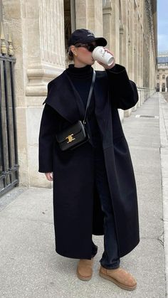 Black Coat Outfit, City Break Outfit, Outfit Ideas Winter, Classy Winter Outfits, Winter Outfit Ideas, London Outfit