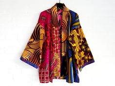 *Handmade New Vlisco Cotton  Fabric Kimono Jacket* One size: Size shoulder to shoulder: 60 cm/ 23,6inch sleeve lenght: 40 cm/15,7inch sleeve wide: 24 cm/9,4  inch (measured laying flat) total lenght: 70 cm/27,5 inch size wide open waist: 138cm/54,3 inch split lenght: 8cm/ 3,1 inch **Colours May Slightly Vary Due to Photographic Lighting Sources or Your Monitor. Fitted Outerwear With Kimono Sleeves For Fall, Fitted Long Sleeve Kimono For Fall, Fitted Bohemian Long Sleeve Blazer, Vintage Multicolor Outerwear With Kimono Sleeves, Kimono Outfits, Women Kimono, Modern Kimono, Creative Sewing, Casual Kimono