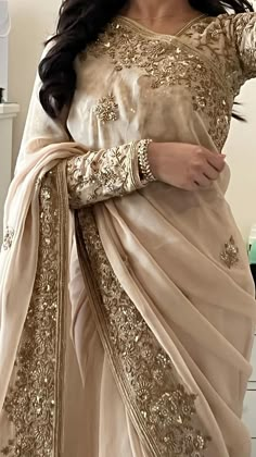 Desi Wedding Hair Styles, Desi Traditional Dress, Desi Formal Dresses, Aesthetic Wedding Dress Indian, Desi Wedding Outfits, Bangladeshi Dress, Bangladeshi Saree, Pakistani Saree