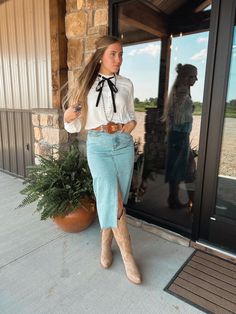 Women’s Western Casual, Vintage Western Button Up Shirt Outfits, Country Fair Outfit Ideas, Western Event Outfit, Punchy Office Outfits, Elegant Western Outfits Classy, Western Outfits Work, Monica Dutton Outfits, Western Corporate Outfits