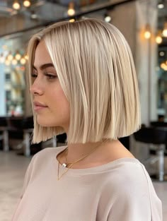 Blonde Bob Hairstyles That Turn Heads Blond Lob, Bob Updo Hairstyles, Oval Face Haircuts, Light Blonde Hair, Short Sassy Hair, Short Layered Haircuts