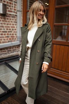 Green Coat Outfit, Fall Trench Coat, Fall Trench, Khakis Outfit, Olive Green Coat, Jean Beige, Green Autumn