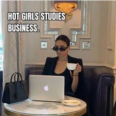 Accountant Woman Aesthetic, Women In Economics Aesthetic, Business And Finance Aesthetic, Business Finance Student Aesthetic, Business Course Aesthetic, Study Motivation Business Student, Business Girly Aesthetic, Finances Student Aesthetic, Studying Marketing Aesthetic