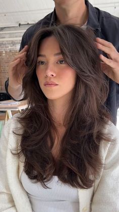 Layers Haircut Front View, Curtain Bangs Piecey, Long Curtain Bangs Long Face, Fluffy Layers Long Hair, Blowout With Wispy Bangs, Haïr Cut For Round Face Wavy Hair, Haircut Widows Peak Women, Haircuts For Thick Blonde Hair, Haircut Ideas 2024 Long Hair