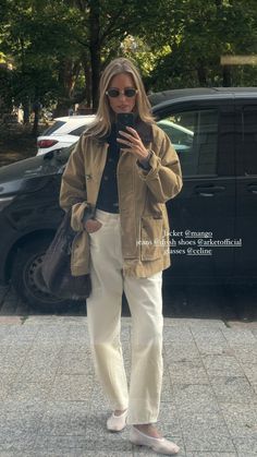 Vilma Bergenheim (@vilmabergenheim) • Instagram photos and videos Oxford Shirt Women Outfit, Suede Bag Outfit, Suede Jacket Outfit, Jacket Outfit, Outfit Trends, Outfit Women