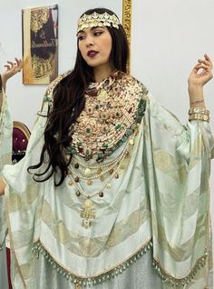 Traditional Moroccan Wedding, Moroccan Clothing, Traditional Clothing, North Africa, Twin Flame, Tunisia, Traditional Outfits