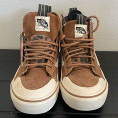 New With Tags No Box Never Worn Size 5.5 Water Resistant Warm Made For The Outdoors Vans Boots, Vans Shoes Women, Vans Brown, Suede Vans, Vans Suede, Academia Clothes, Vans Hi, Leopard Print Boots, Womens Snowboard