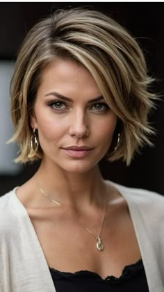 Stylish and Low-Maintenance Mom Haircuts for 2024 - Cheerful Talks Mom Haircut, Hot Hairstyles, Mom Haircuts, Long Hairstyle, Perfect Hairstyle, Blending Gray Hair, Mom Hairstyles, Hot Hair Styles, Short Hair Haircuts