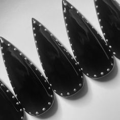 These black press-on nails are handmade and made to order! The design is a silver/gold studded-like pattern. We have expanded the range of styles and are now using Apres nail tips for all of the press-on nail sets (with the exception of Extra Long Coffin). Both the Natural and Sculpted lines are available! The Natural line (N) has a flatter surface with a less pronounced C curve, meant for those with a flatter, wider nail bed. The Sculpted line ( Dark Gothic Nail Designs, Sparkly Goth Nails, Black Studded Nails, Black Bride Nails, Goth Punk Nails, Barbed Wire Nail Art, Harness Nails, Obsidian Nails, Rock And Roll Nails Design