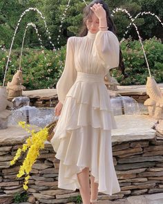 Pleated Prom Dress, Look Gatsby, Romantic Minimalist, Stand Neck, Elegant Dresses Classy, Elegante Casual, White Dresses For Women, White Dresses