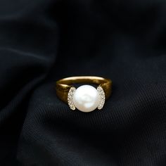 Product Details It is a Gold Ring consisting of a Round Shape Freshwater Pearl as Solitaire with Round Shape Diamond gemstones as Accent. It is an Engagement Ring for Women. Product Information SKU SHP-RINGS022150274 Width 10.6 mm Height 10 mm Weight 3.82 gm (Approximate) FRESHWATER PEARL INFORMATION No.of Stones 1 Pieces Total Weight 8.00 Carat (Approximate) Dimension(approx) Round-10X10 mm-1 Pcs Color White Cut Brilliant Shape Round Setting Type Collar Quality Grade AAA DIAMOND INFORMATION No.of Stones 10 Pieces Total Weight 0.30 Carat (Approximate) Dimension(approx) Round-1.60X1.60 mm-10 Pcs Color HI Cut Brilliant Shape Round Setting Type Collar Quality Grade SI View More Product Parent Collection Handle pearl-rings Untraditional Engagement Rings Pearl, Dainty Luxury Pearl Ring For Anniversary, Luxury Dainty Pearl Ring For Anniversary, Luxury Timeless Pearl Ring For Anniversary, Pearl Rings In Gold For Women, Diamond And Pearl Engagement Ring, Skater Jewelry, Pearl And Diamond Engagement Ring, Pearl Ring Design