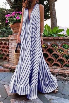 Holiday Maxi Dress, Fashion Themes, Plunging Neck, Beach Maxi Dress, Long Dress Casual, Elegant Dresses For Women, Ruffled Collar, Knit Fashion, Summer Maxi Dress