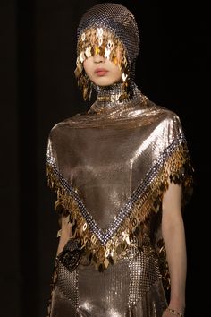 Paco Rabanne Couture, Armor Fashion Haute Couture, Paco Rabanne Fashion, Paco Rabanne Runway, Scary Fashion, Paco Rabanne Dress, Bene Gesserit, Silver Costume, Queen Fashion