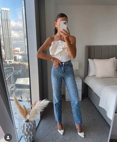 Award Ceremony Outfit Casual, Denim And Pearls Outfits, Denim And Pearls, Look Zara, High Rise Straight Jeans, Zara Outfit, Ankle Length Jeans, Eve Outfit, New Years Eve Outfits