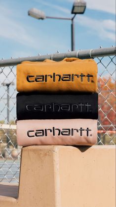 Carhartt Wallpaper, Laydown Photography, Photography Shirts, Skater Outfits, Creative Fashion Photography, Sports Meet, Photo Editing Lightroom, Whatsapp Web