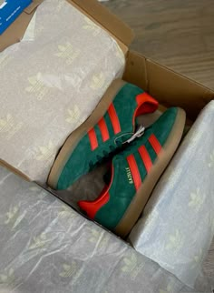 Adidas Gazelle Green, Adidas Spezial, Dream Shoes, Adidas Samba, Green And Orange, Cute Shoes, Adidas Shoes