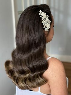 Wedd Hairstyles, Bride Hollywood Waves, Bridal Hairstyles For Round Face, Hollywood Waves Bridal, Trendy Bridal Hairstyles, Best Bridal Hairstyles, Classy Hairstyle, Modern Bridal Hairstyles, Hairstyles For Round Face