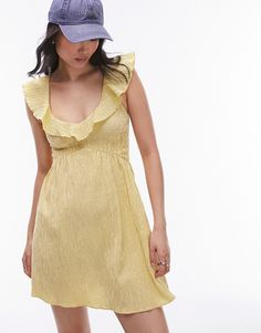 Dresses by Topshop Welcome to the next phase of Topshop Stripe design Shirred finish Scoop neck Tie-back fastening Regular fit Cute Yellow Dresses, Summer Wardrobe Essentials, Made Clothing, Plus Size Kleidung, Yellow Stripes, Comfortable Dress, Toddler Girl Outfits, Strap Dress, Yellow Dress