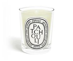 a candle that is sitting in front of a white background with the words fi guier on it