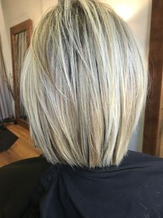 Long Layers Shoulder Length Hair, Stacked Bob Haircut For Fine Hair, Shoulder Length Bob Hairstyles, Layered Bob Haircuts For Women, Medium Bob, Hair Affair, Haircuts For Fine Hair, Bob Haircuts, Medium Hair Cuts