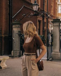 Brown Aesthetic Outfit, Academia Aesthetic Outfit, Dark Academia Outfits, Dark Academia Outfit, Academia Outfits, Academia Fashion, Brown Outfit, American Beauty, Moda Vintage