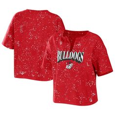 This Bleach Wash T-shirt from WEAR by Erin Andrews is the perfect addition to your collection of stylish Georgia Bulldogs gear. The vibrant Georgia Bulldogs graphics across the chest and unique splatter pattern ensure your die-hard fandom stands out amongst the rest. Plus, the cropped hem makes this comfy tee a trendy staple to your game day wardrobe.This Bleach Wash T-shirt from WEAR by Erin Andrews is the perfect addition to your collection of stylish Georgia Bulldogs gear. The vibrant Georgia Erin Andrews, Washington Commanders, Toronto Raptors, Bleach Wash, Gameday Outfit, Ohio State Buckeyes, Women's Wear, Georgia Bulldogs, Tie Dye T Shirts