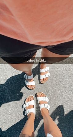 Birkenstock Beach, White Berken Stocks, Socks And Birks, Aesthetic Birkenstocks, Birkenstock Vsco, Birks Outfit, Summer Vsco, White Birkenstocks, High Top Converse Outfits