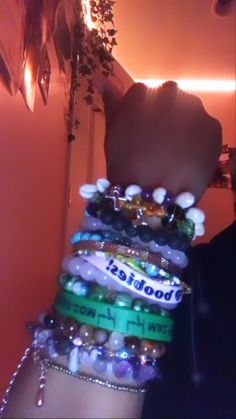 A Lot Of Bracelets On Wrist, Wrist Full Of Bracelets, Lots Of Bracelets On Wrist, Bracelets Black Women, Baddie Bracelets, A Lot Of Bracelets, Bracelets On Wrist, Lots Of Bracelets, Y2k Bracelets