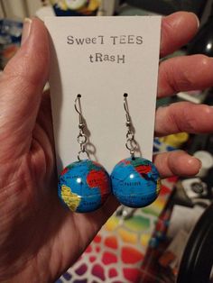 These are lightweight vintage metal world Globes made into earrings. Message if you have any questions. Globe Earrings, Sweet Tee, World Globes, World Globe, Vintage Metal, Amazing Jewelry, Jewelry Earrings Dangle, Etsy Earrings, Globe