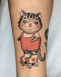 Traditional Tattoo Upper Arm, Minimalist Cat Tattoo, Tato Tradisional, Red Heart Tattoos, Black Cat Tattoos, Cat Tattoo Designs, Back Of Shoulder Tattoo, American Tattoos