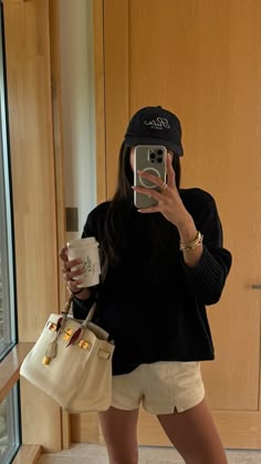 kelseymerritt Classy Fashion Chic, Kelsey Merritt, Casual Outfit Inspiration, 가을 패션, How To Look Classy, Minimal Fashion, Casual Fits, Fashion Classy, Simple Outfits