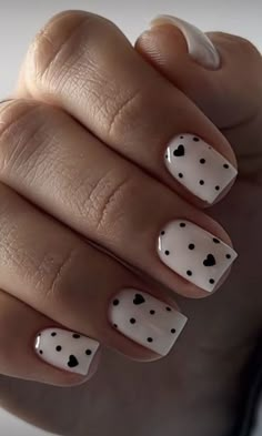 Love is in the air and on your nails! Discover a collection of cute heart nails that will make your heart skip a beat this Valentine’s Day. Unghie Nail Art, Heart Nail Designs, February Nails, Nail Designs Valentines, Dots Nails, Nails 2023, Heart Nails, Fancy Nails, Chic Nails