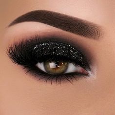 Trucco Smokey Eye, Smokey Eyes Tutorial, Grey Eye Makeup, Glitter Smokey Eye, Black Eye Makeup, Maybelline Color Tattoo