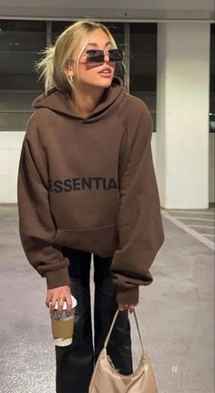 Pakaian Hipster, Outfit Essentials, Brown Hoodie, Paris Mode, Looks Party, Sweatshirt Outfit