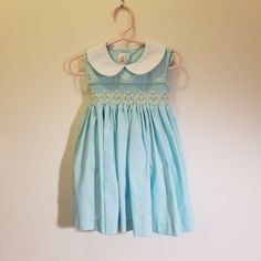 Vintage Pin Tuck Pleated Collared Blue Toddler Dress with Embroidered Flowers. Excellent Pre-owned condition with no rips, stains or tears.