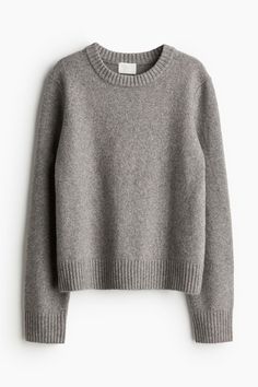 Soft  knit sweater. Round neckline  long sleeves  and straight hem. Ribbing at neckline  cuffs  and hem. H&m Sweater, Women’s Sweater, Clothes Sweaters & Cardigans, Outfit Ideas With Sweaters, Clothes Christmas List, H And M Clothes, Winter Stockholm Style, Hm Pullover, Hm Clothes