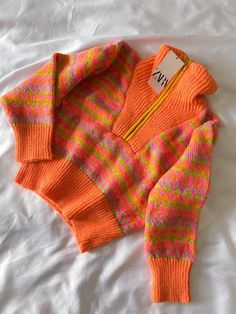 Colorful Sweaters Outfit, Orange Fits Aesthetic, Cute Colourful Outfits, Colourful Outfits, Dream Clothes, Winter Fashion Outfits, Fall Winter Outfits, Colorful Sweaters, Aesthetic Clothes