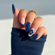 Blue Oval Acrylic Nails, Nail Inspo Navy Blue, Nails Types, Nail Art Bleu, Oval Acrylic Nails, Maroon Nails, Acrylic Toe Nails, Nails Arts, Summery Nails