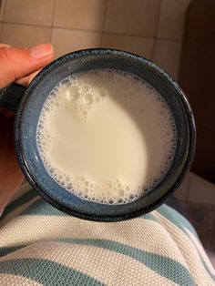 night time milk Drink Milk Aesthetic, Cow Milk Aesthetic, Snacks Aesthetic Night, Milk Drink Aesthetic, Glass Of Milk Aesthetic, Leche Aesthetic, Milk Tea Aesthetic, Angel Milk, Warm Milk And Honey