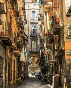 an alley way with cars parked on both sides