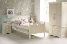 a bedroom with a bed, dresser and chest of drawers in the middle of it